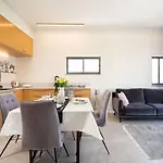 Stylish Apartment With Cozy Vibes By Sea N\' Rent